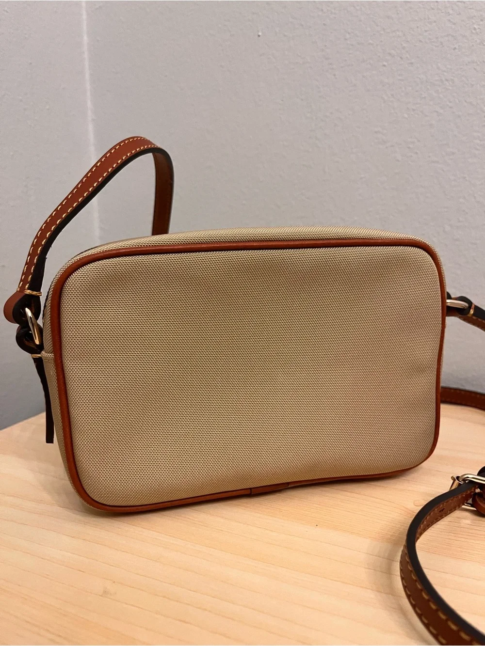 Dooney Bourke Khaki Nylon Camera Crossbody Shoulder Bag - Picture 2 of 4